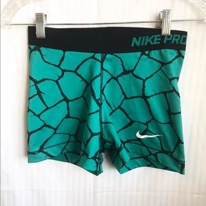 Nike pro shorts size medium