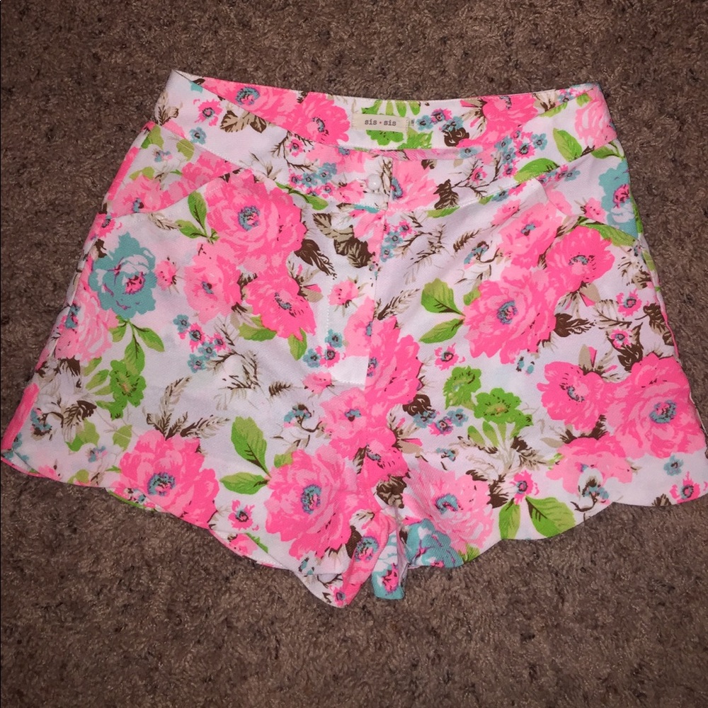 Scalloped floral shorts