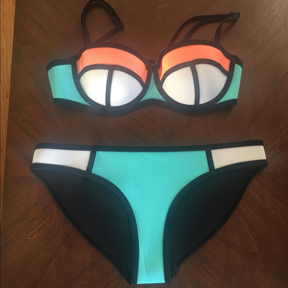 Triangl bikini (authentic)