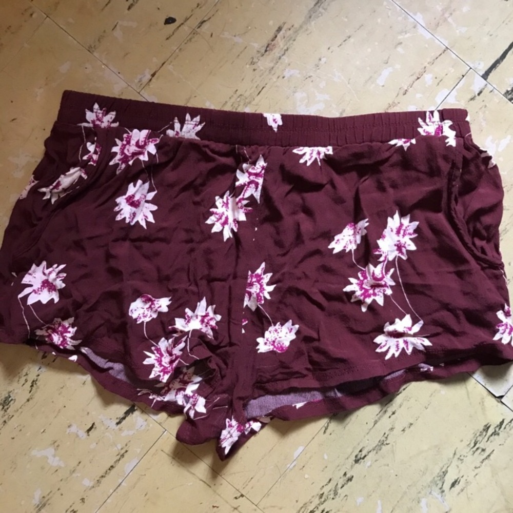 Super cute!!! Floral flows shorts