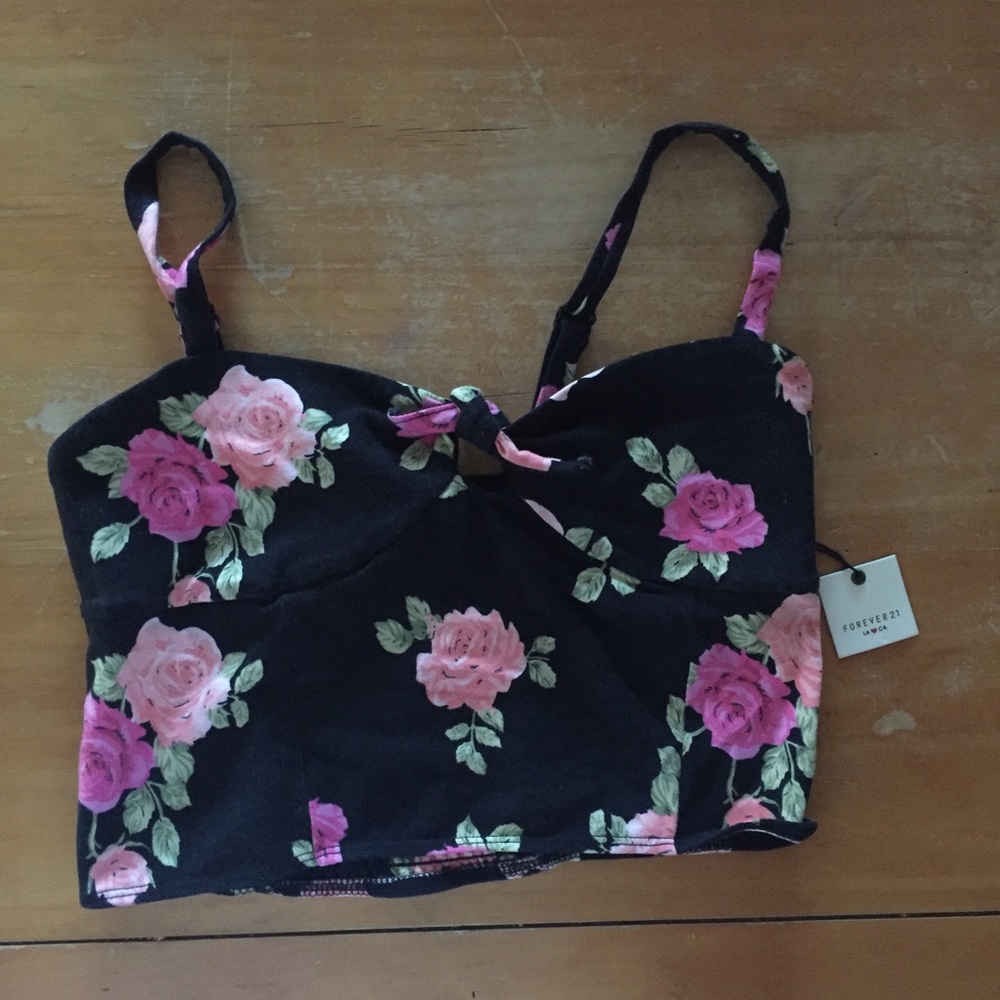 Crop top with flowers