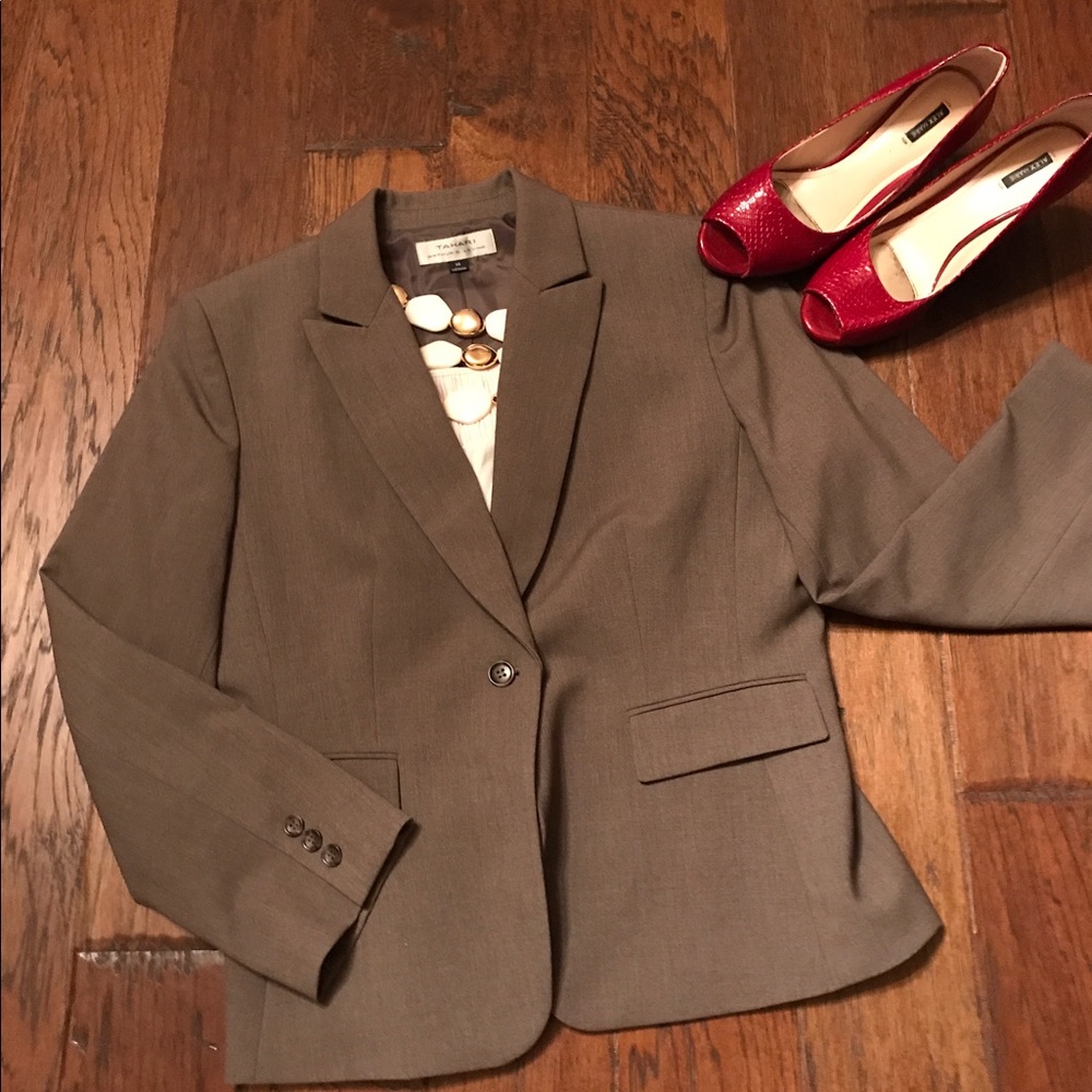 Tahari Jacket size 14