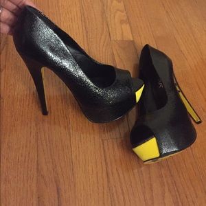 ❤️ NEW Black Platform Heels