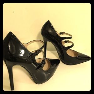 KORS black patent leather pumps