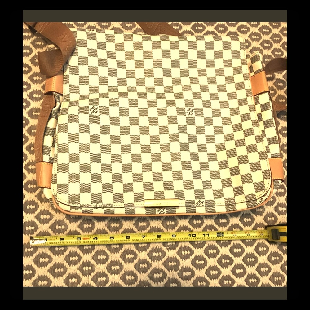 Gorgeous messenger bag.