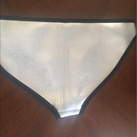 Triangl Swimwear Bikini - Picture 3 of 4