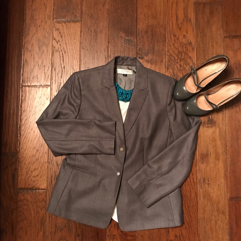 Tahari jacket size 14