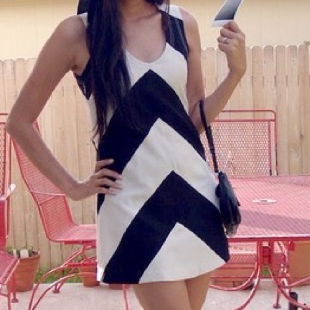 NWT KARTA Zig Zag Chevron Print Dress in M size 6,8 $388 retail