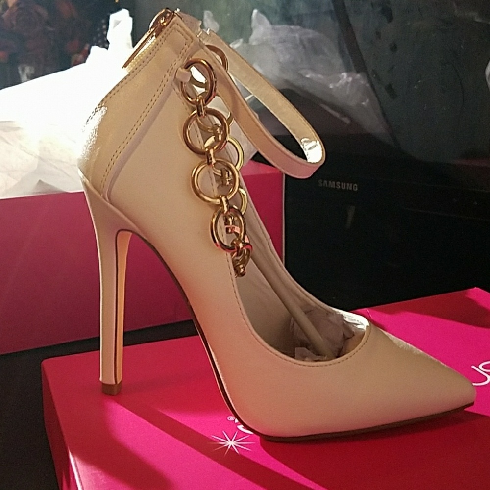 Classic Pumps