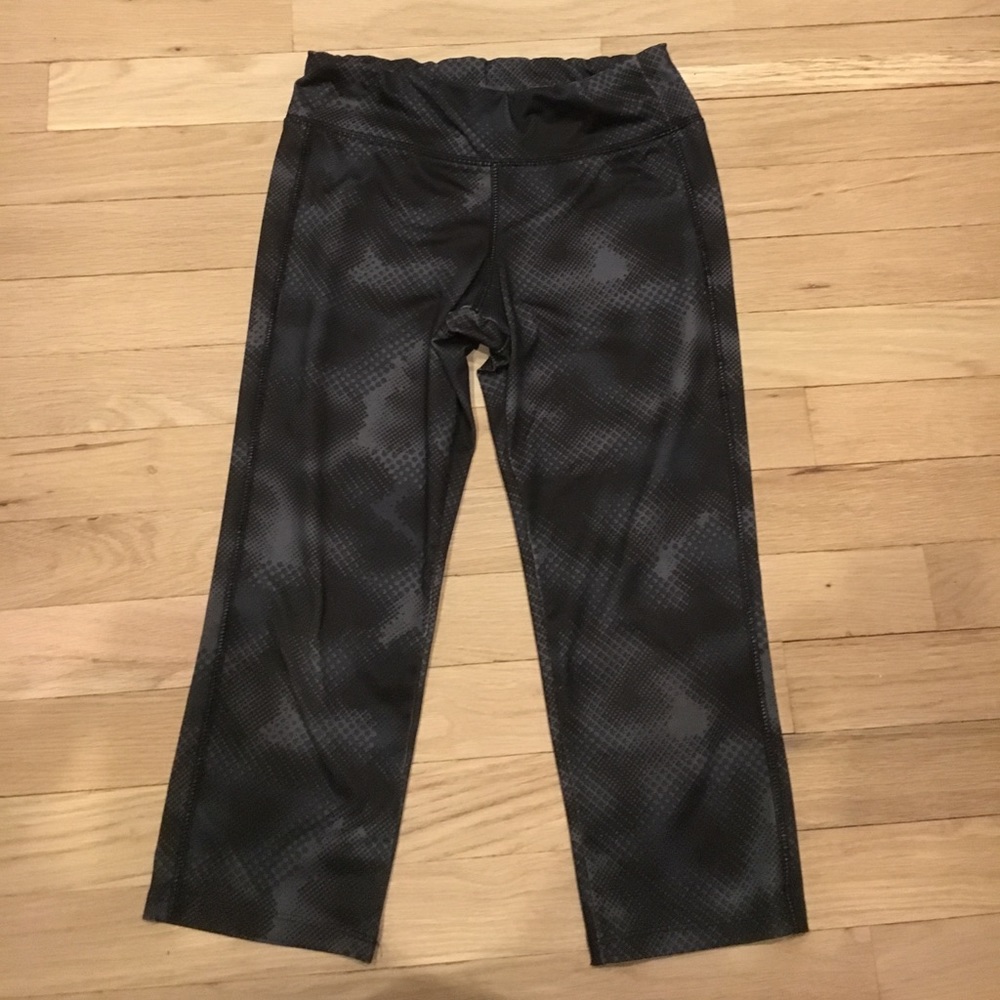 Black Gradient Capri Leggings