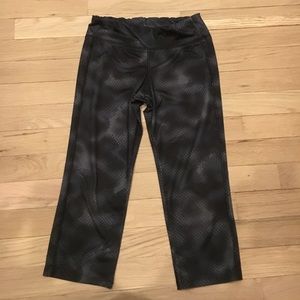 Black Gradient Capri Leggings