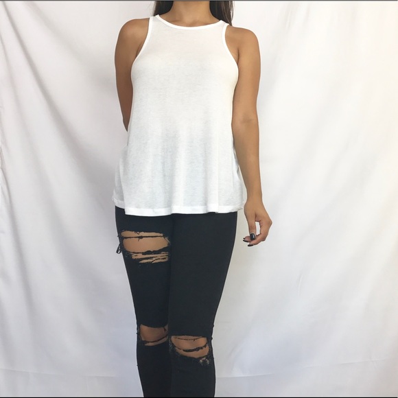 • Classic White Ribbed Tank • - Picture 4 of 5