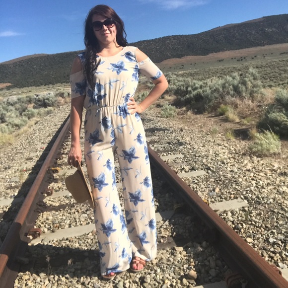 << Floral Cold Shoulder Jumpsuit Romper >> - Picture 2 of 6