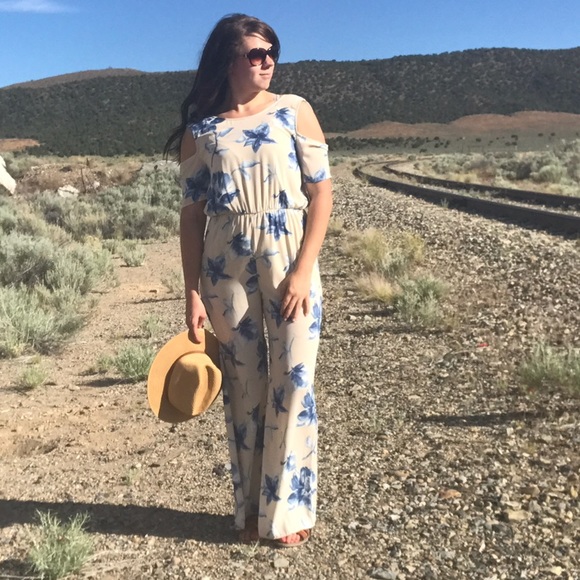 << Floral Cold Shoulder Jumpsuit Romper >> - Picture 3 of 6