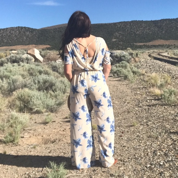 << Floral Cold Shoulder Jumpsuit Romper >> - Picture 5 of 6