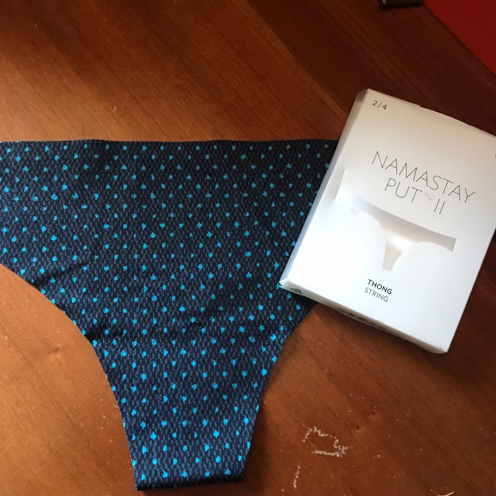 🆓🆓 Lululemon Thong FREE with purchase 🆓🆓