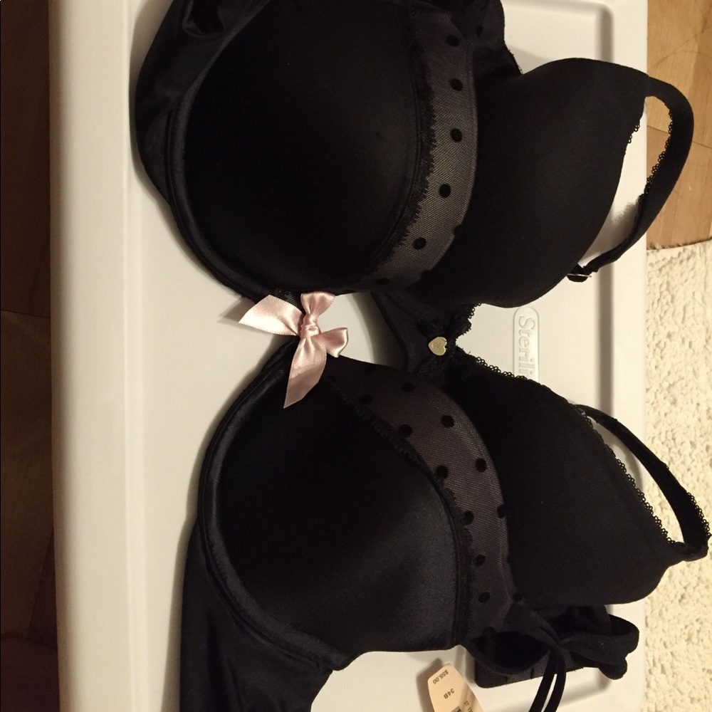NWT VS bras 34B - 2 count