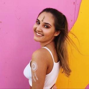 Meet your Posher, Julia