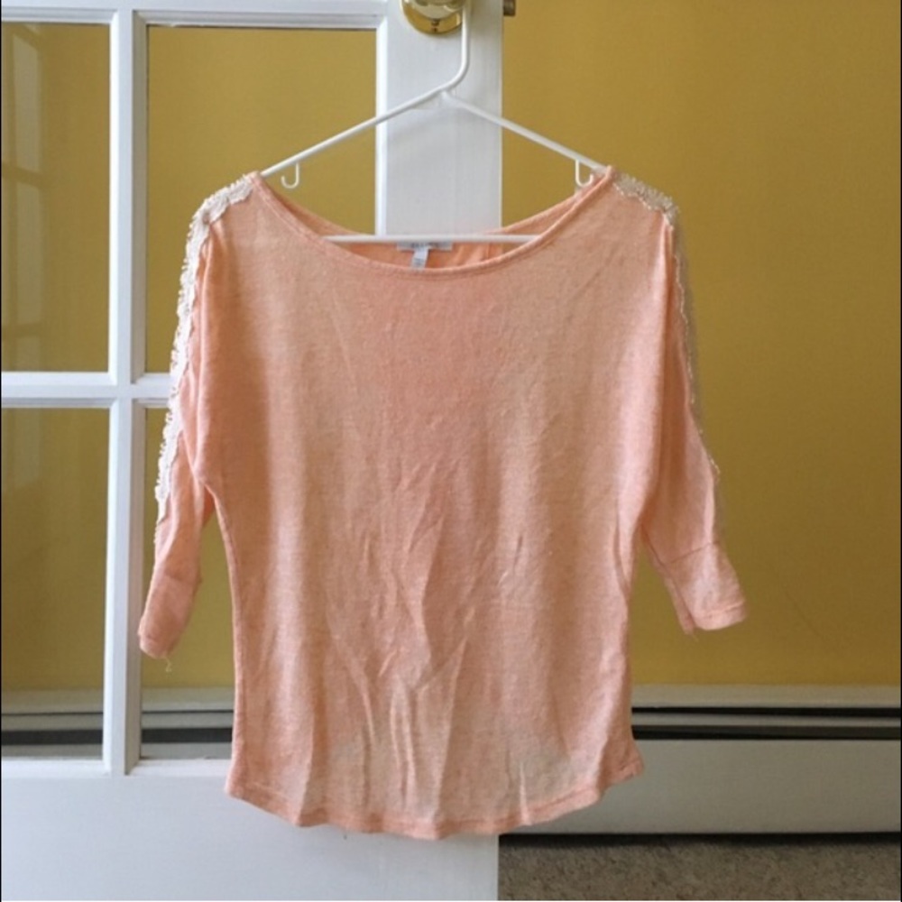 Delia's peach top