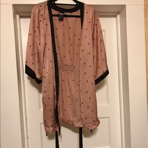 ⭕️CLOSET CLEAR OUT!!⭕️ H&M waist length robe