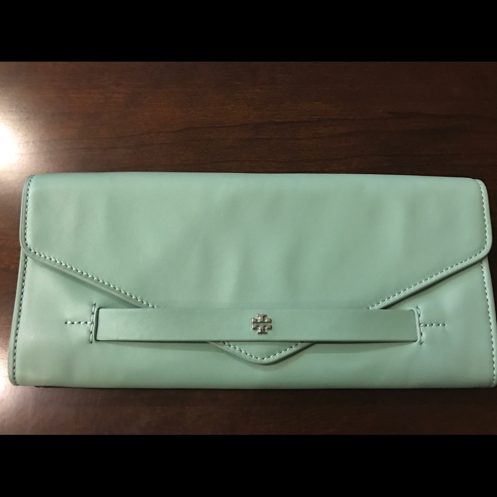 Authentic Tory burch clutch wallet - Picture 1 of 8