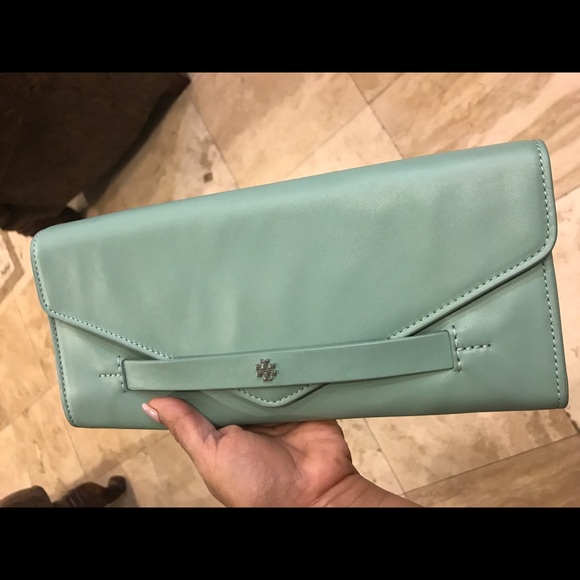 Authentic Tory burch clutch wallet - Picture 7 of 8