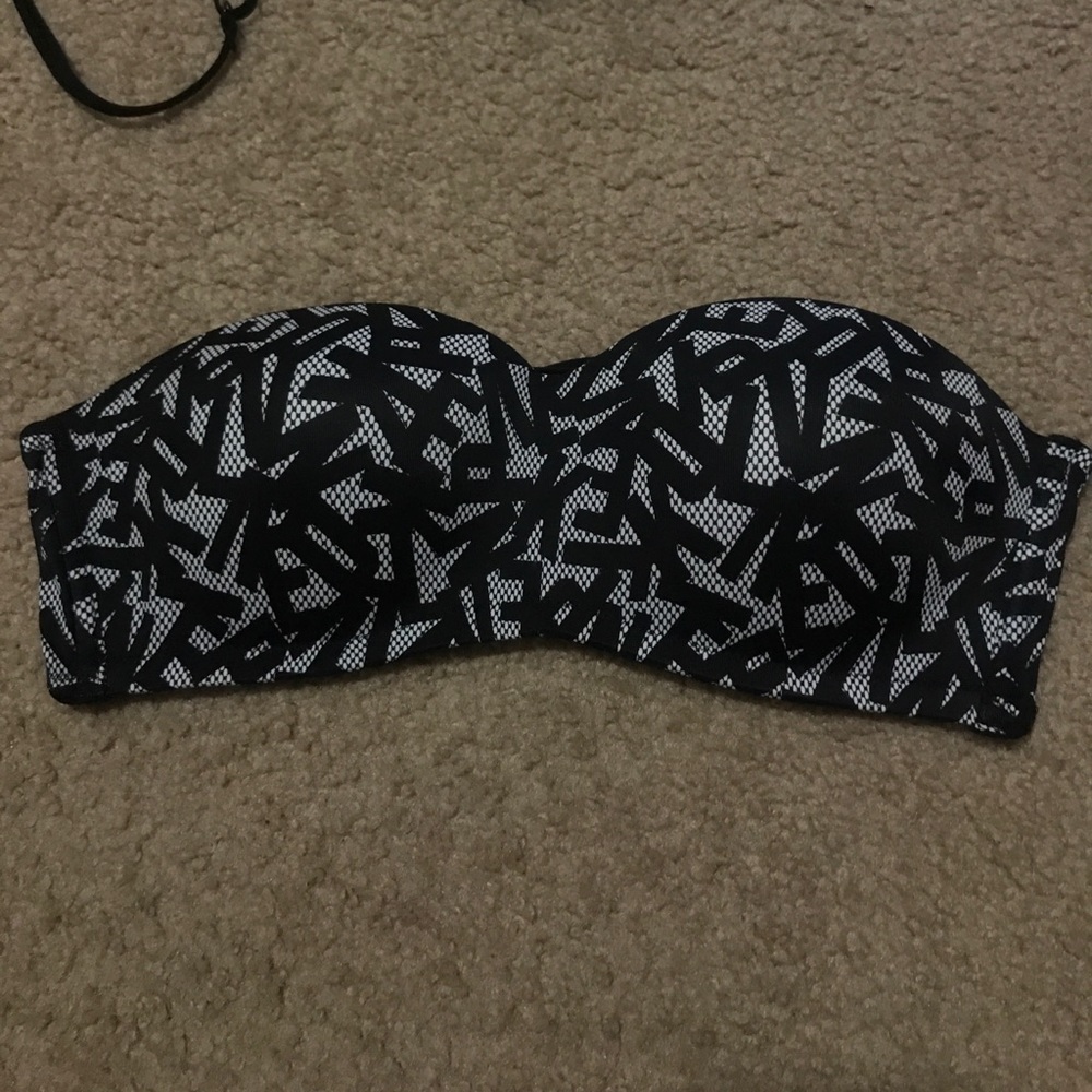 VS PINK STRAPLESS BRA