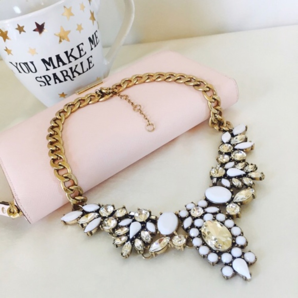 🎉HOST PIC🎉 White and Clear Statement Necklace