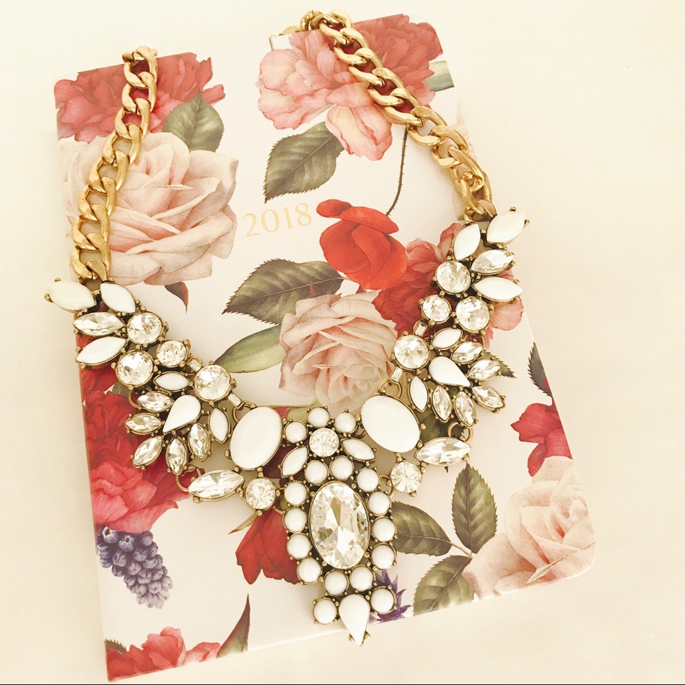🎉HOST PIC🎉 White and Clear Statement Necklace - Picture 4 of 4