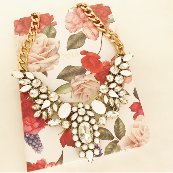 🎉HOST PIC🎉 White and Clear Statement Necklace - Picture 4 of 4