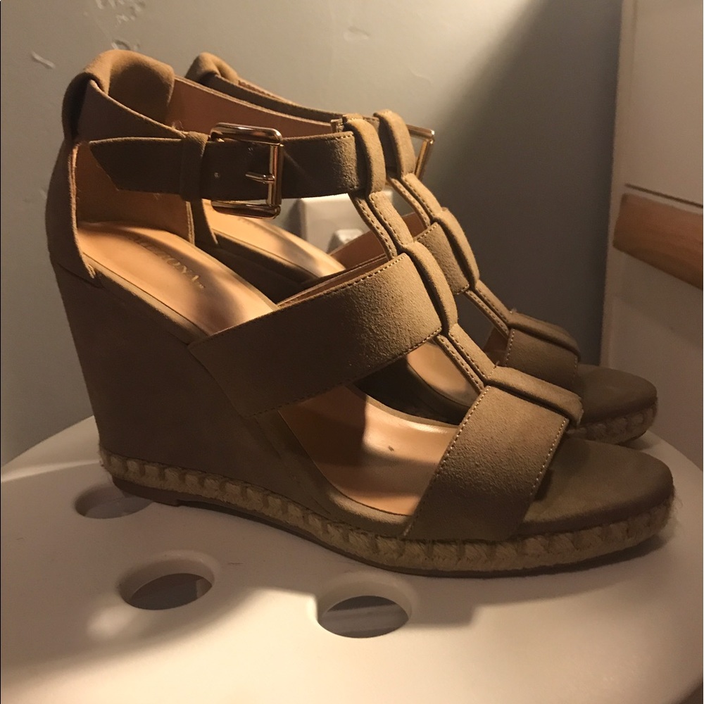 Tan wedges
