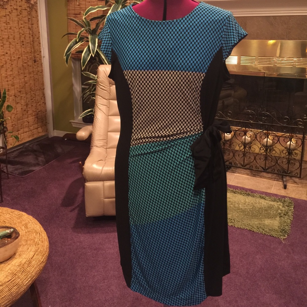 Julian Taylor size 14 dress w side tie