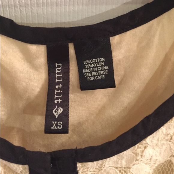 Off white lace peplum button up the front - Picture 2 of 4