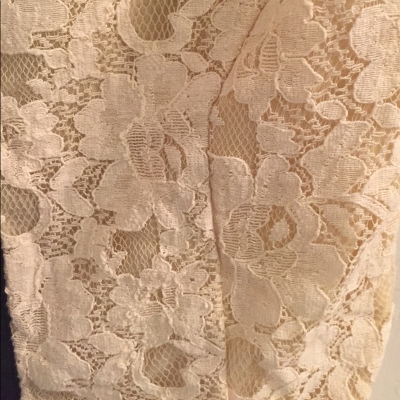 Off white lace peplum button up the front - Picture 3 of 4