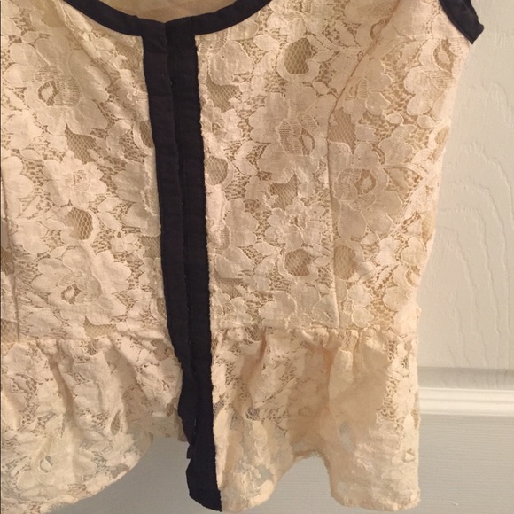 Off white lace peplum button up the front - Picture 4 of 4
