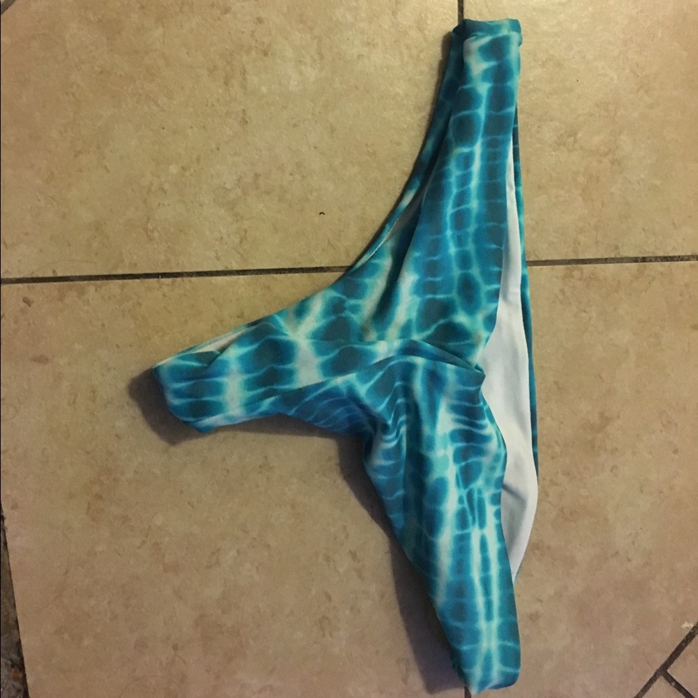 blue cheeky bikini bottoms !