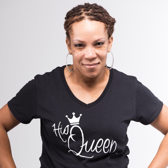 His Queen - Picture 2 of 3