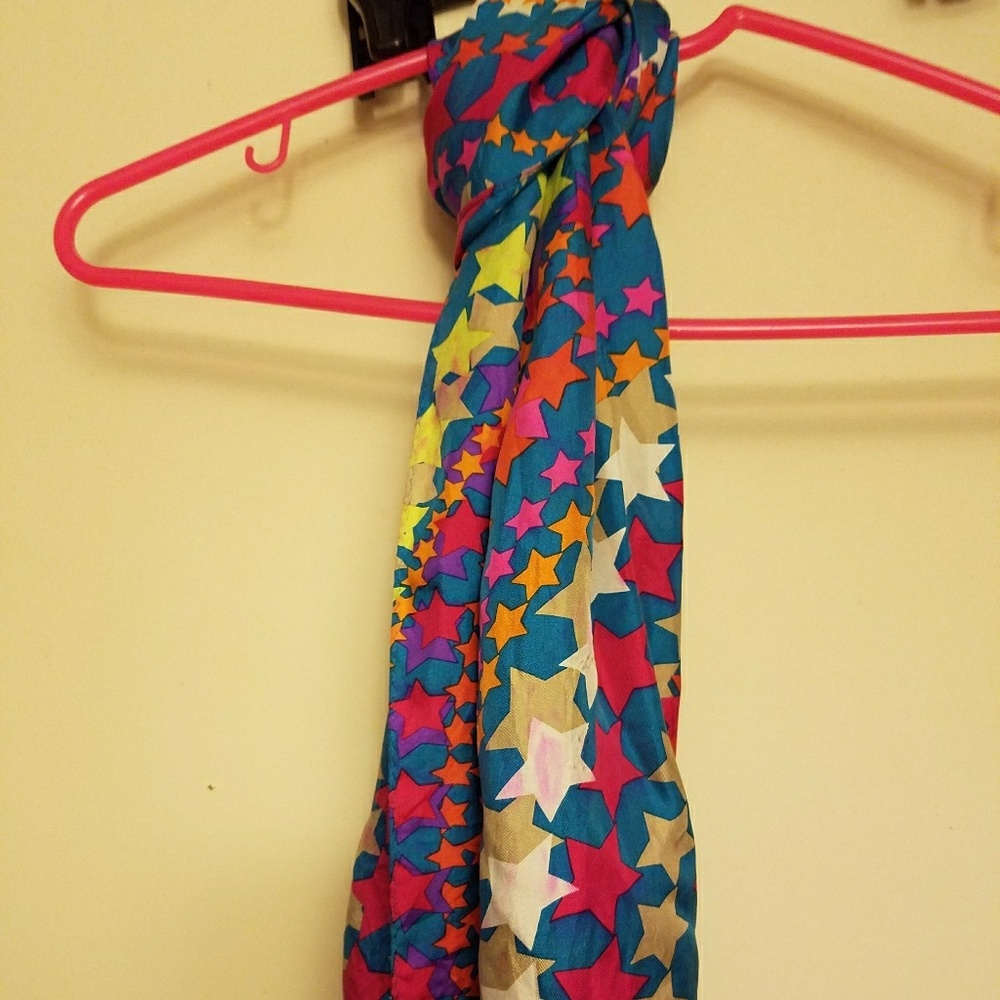 B1G1-🔥Rainbow Stars Scarf🔥 FREE W/3 ITEM BUNDLE!