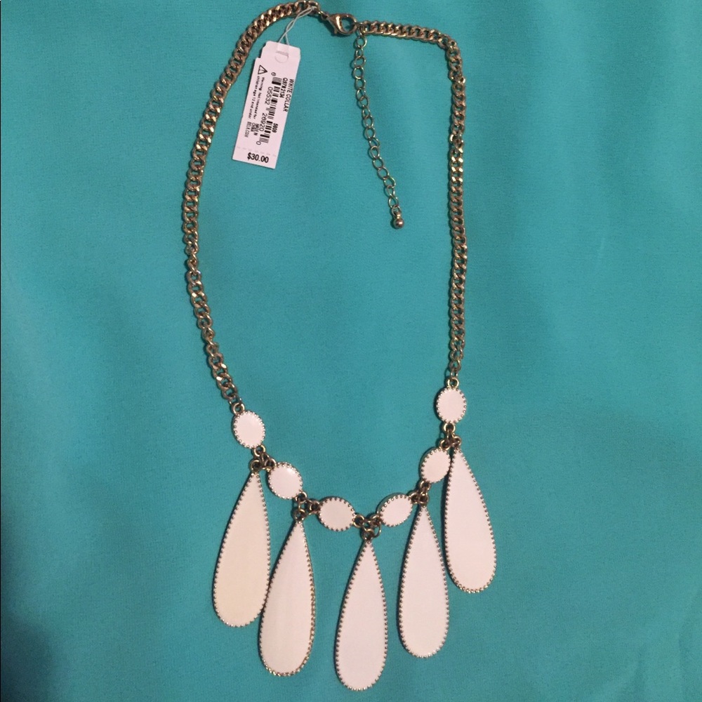 NWT White and gold necklace