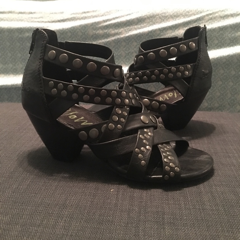 Blowfish Malibu brand strappy heels size 7