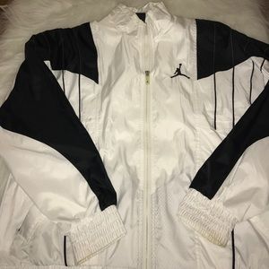 Jordan men's windbreaker Oreo size large preowned