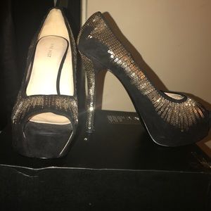 Nine West Black and gold sequin heels