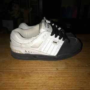 Globe skate shoes