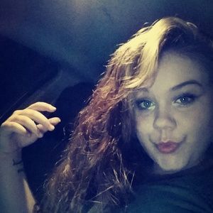 Meet your Posher, Alexis