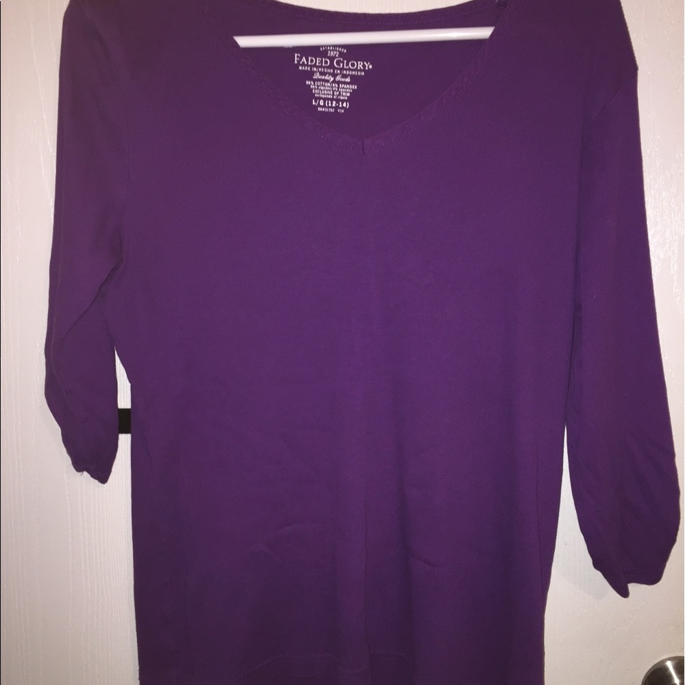 Women's quarter sleeve v-neck
