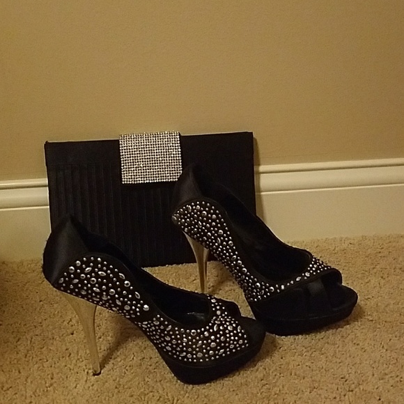 Shoes - Picture 5 of 6