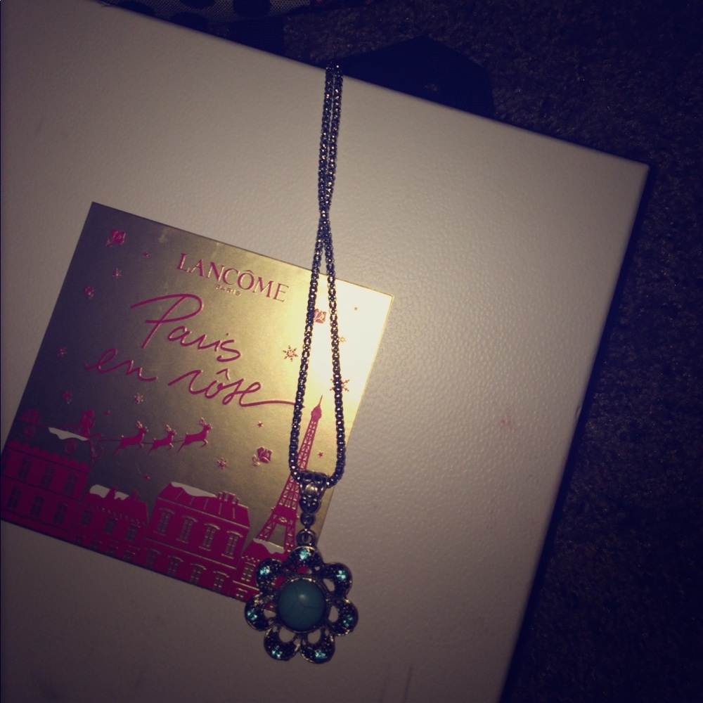 Blue flower necklace