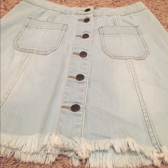 NWT denim frayed skirt - Picture 3 of 3