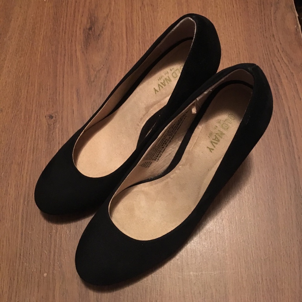 Round-toe heels.  Super cute.