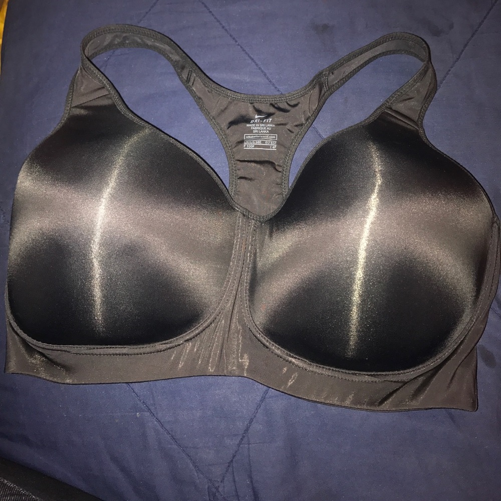 Nike underwire sports bra